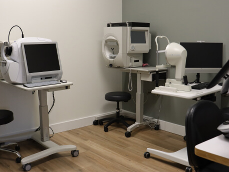 the diagnostic equipment at premier eye associates